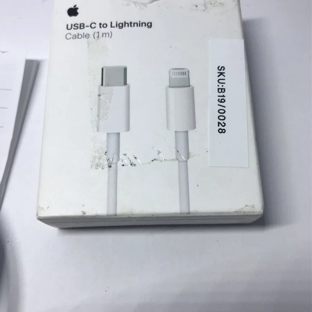 🍒 Official Apple USB-C to Lightning Cable [ 1m in Length ]